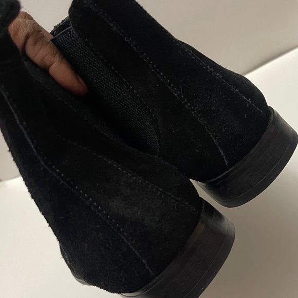 Black suede men\'s Chelsea boots classic chic preppy work fall office workwear main image 11